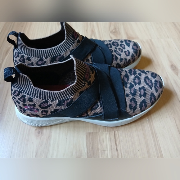 Bobs Women's sneakers leopard print x-cross size 10 - Picture 4 of 5